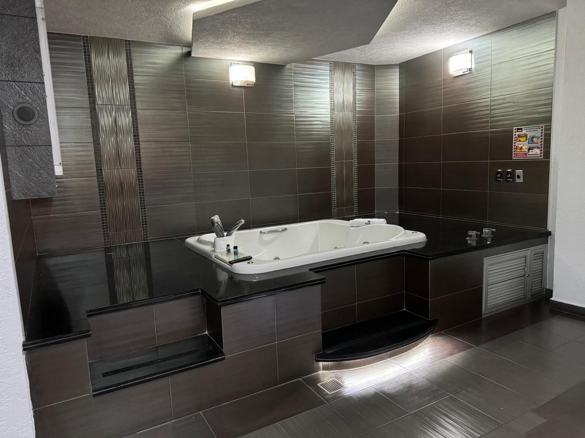 Kuboz Motor Hotel Zapopan Ngoại thất bức ảnh